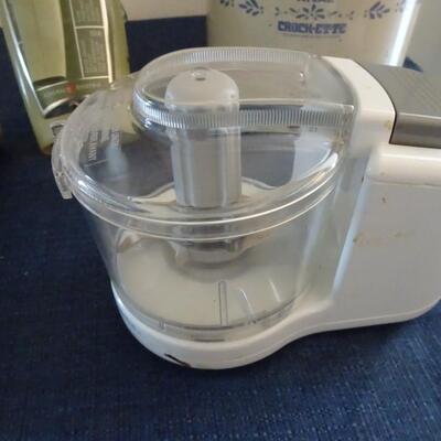 LOT 402. VINTAGE MIXER, CHOPPER, CROCK POT