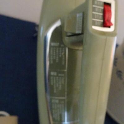 LOT 402. VINTAGE MIXER, CHOPPER, CROCK POT