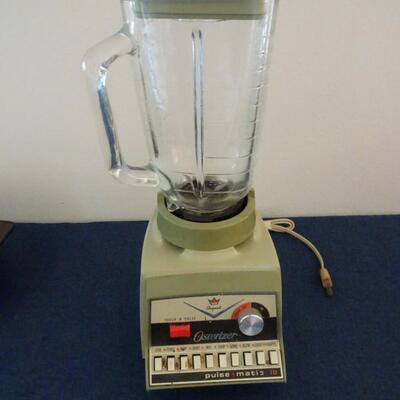 LOT 401. VINTAGE OSTERIZER BLENDER