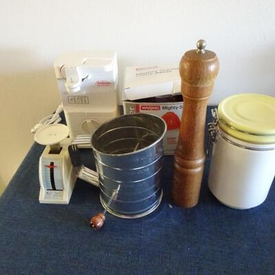 LOT 403. KITCHEN ITEMS