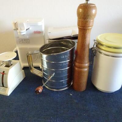 LOT 403. KITCHEN ITEMS