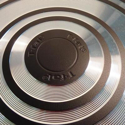 LOT 410. T-FAL. COVERED PAN