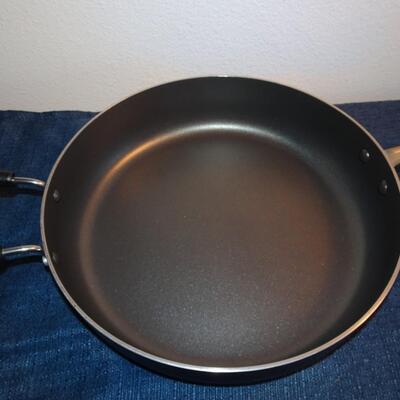 LOT 410. T-FAL. COVERED PAN