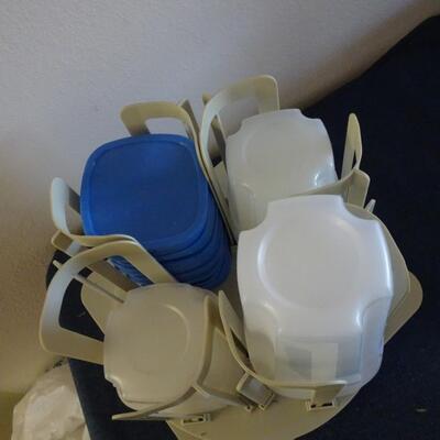 LOT 417.   PLASTIC KITCHEN ITEMS