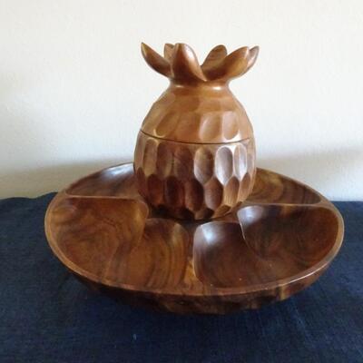 LOT 418. WOOD PINEAPPLE SERVING TRAY