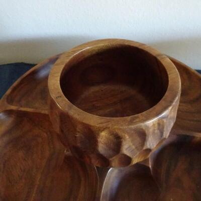 LOT 418. WOOD PINEAPPLE SERVING TRAY
