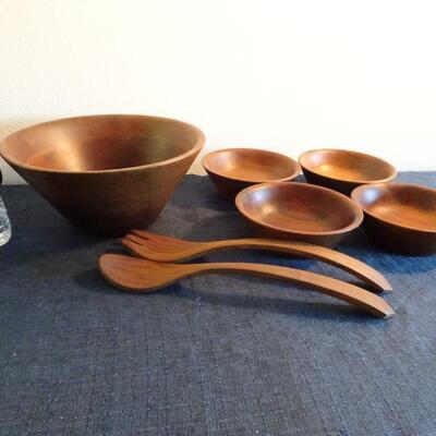 LOT 420. BURL WALNUT SALAD BOWL SET