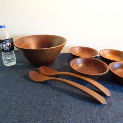 LOT 420. BURL WALNUT SALAD BOWL SET