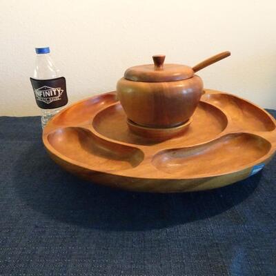 LOT 421. VINTAGE MONKEY POD SERVER