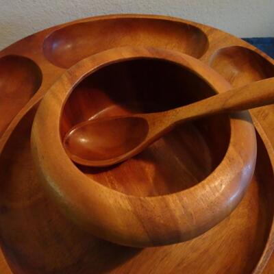 LOT 421. VINTAGE MONKEY POD SERVER