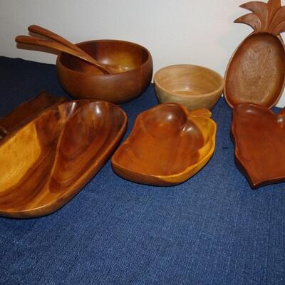 LOT 422. VINTAGE MYRTLEWOOD DISHES AND BOWLS