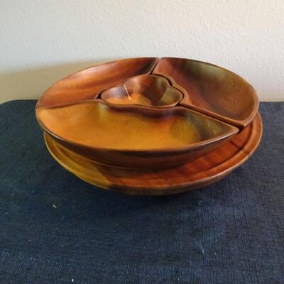 LOT 423. VINTAGE MONKEY POD WOOD SERVING DISH