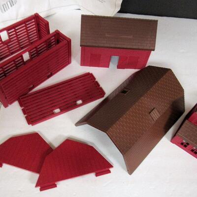 Ertl Farm Country Vintage Building Set, 1993, Read Description