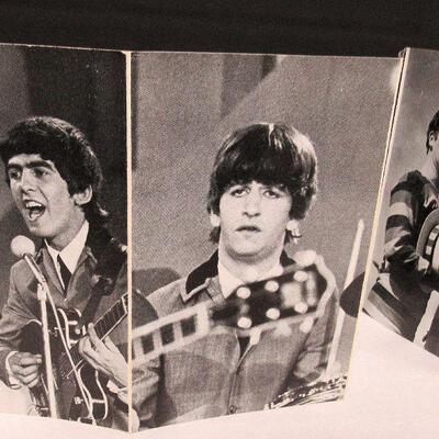 The Beatles Vintage Beatlemania Wallet Photos Set of 20, 1964, Dell Pub, USA,