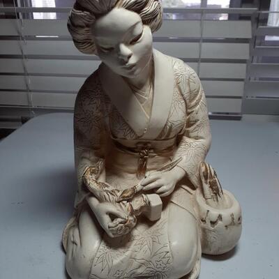 Marotta 10.6in tall oriental woman painting