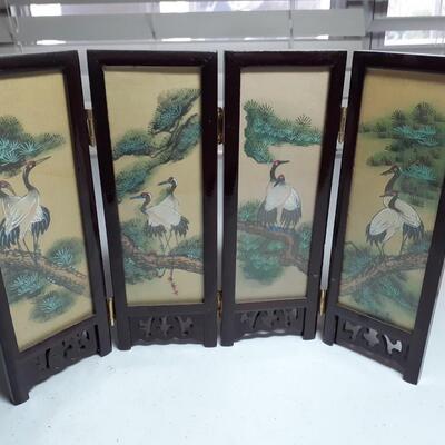 Minature oriental dressing screen