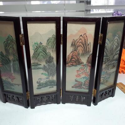Minature oriental dressing screen