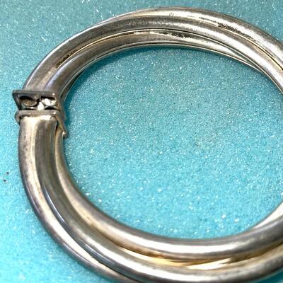 AA  MODERNIST SILVER TWISTED TUBE BANGLE BRACELET