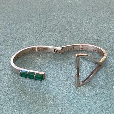 AA  MODERNIST MEXICAN STERLING SILVER HINGED BRACELET W/MALACHITE STONES