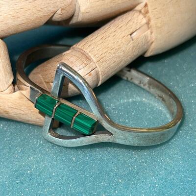 AA  MODERNIST MEXICAN STERLING SILVER HINGED BRACELET W/MALACHITE STONES