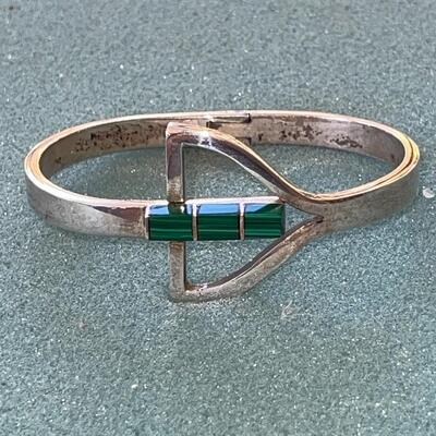 AA  MODERNIST MEXICAN STERLING SILVER HINGED BRACELET W/MALACHITE STONES