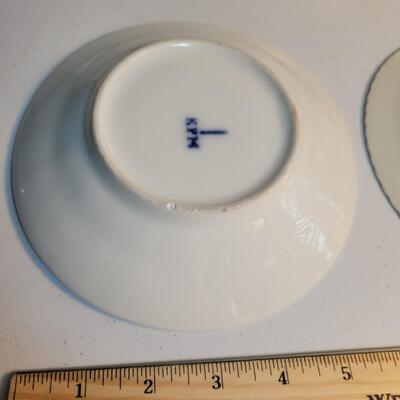 2 vintage saucers