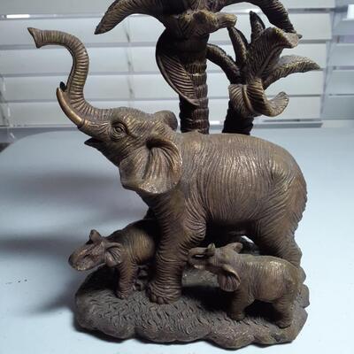 Vintage 8in tall Elephant and babies