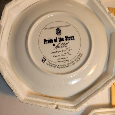 2 Franklin mint collectors plates