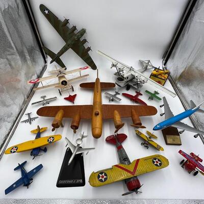 Large Lot of 20 Vintage and Antique Toy Model Airplanes War Planes and Helicopter