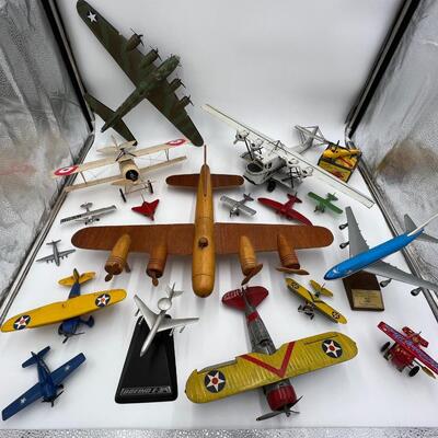 Large Lot of 20 Vintage and Antique Toy Model Airplanes War Planes and Helicopter