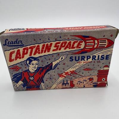 VERY RARE 1951 Captain Space Suprise Leader Candy Chews Box