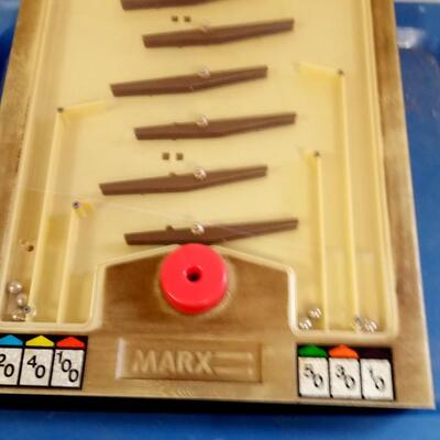 LOT 199  VINTAGE GAME BY MARX