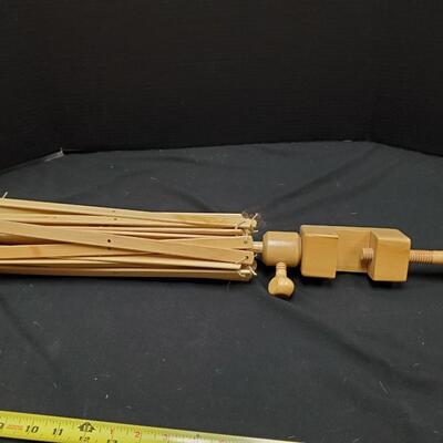 The Legacy Umbrella Swift - Yarn Swift