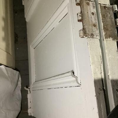 Two doors hinged together - solid wood- white