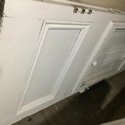 Two doors hinged together - solid wood- white