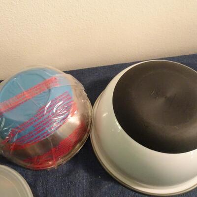 LOT 441. MIXING BOWLS