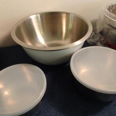 LOT 441. MIXING BOWLS