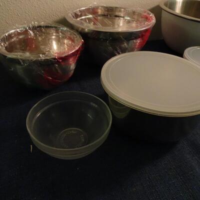 LOT 441. MIXING BOWLS