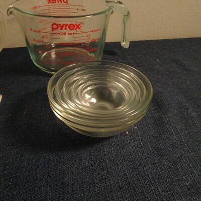 LOT 444. MEASURING CUPS AND MIXING BOWLS