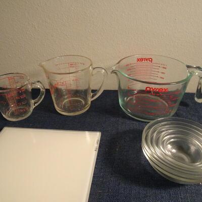 LOT 444. MEASURING CUPS AND MIXING BOWLS