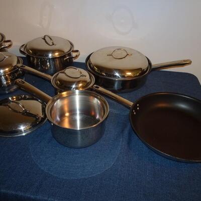 LOT 442. COOKWARE SET