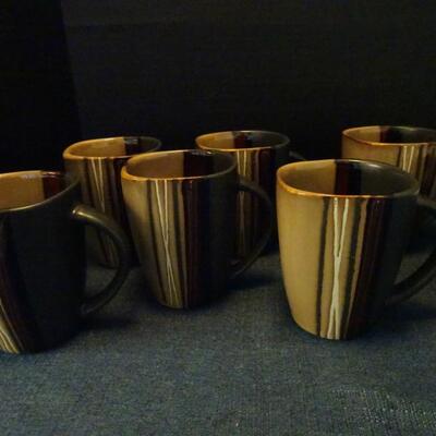 LOT 446. COLLECTION OF MUGS