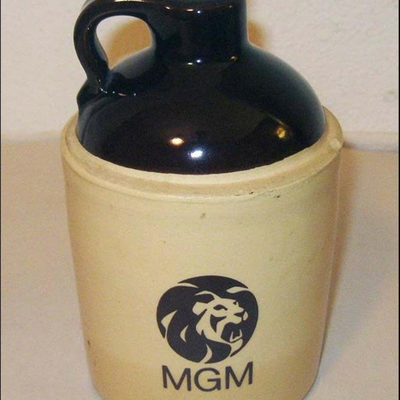 MS Hollywood Souvenir Little Brown Jug MGM Movie 1970 "The Moonshine War" Richard Widmark Alan Alda