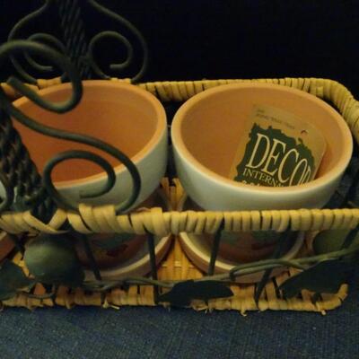 LOT 447. HOME DECOR AND WOOD BOWLS