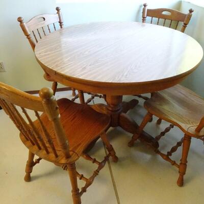 LOT 450.  DINETTE SET