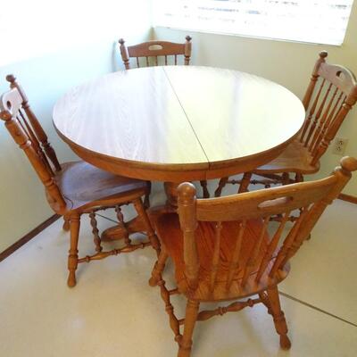 LOT 450.  DINETTE SET