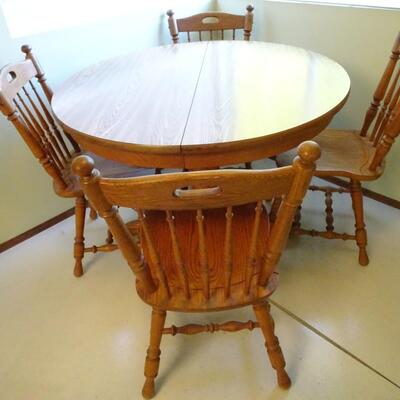 LOT 450.  DINETTE SET