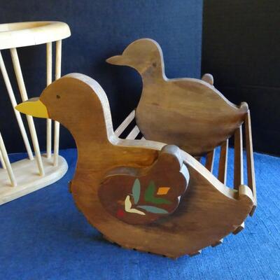 LOT 455. MAGAZINE RACK AND DUCK RACK