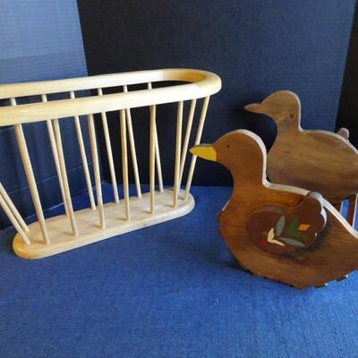 LOT 455. MAGAZINE RACK AND DUCK RACK