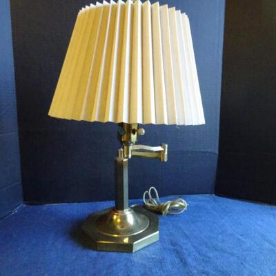 LOT 456. TABLE LAMP